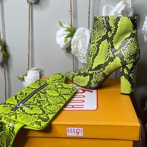 Brand new boots and fanny belt